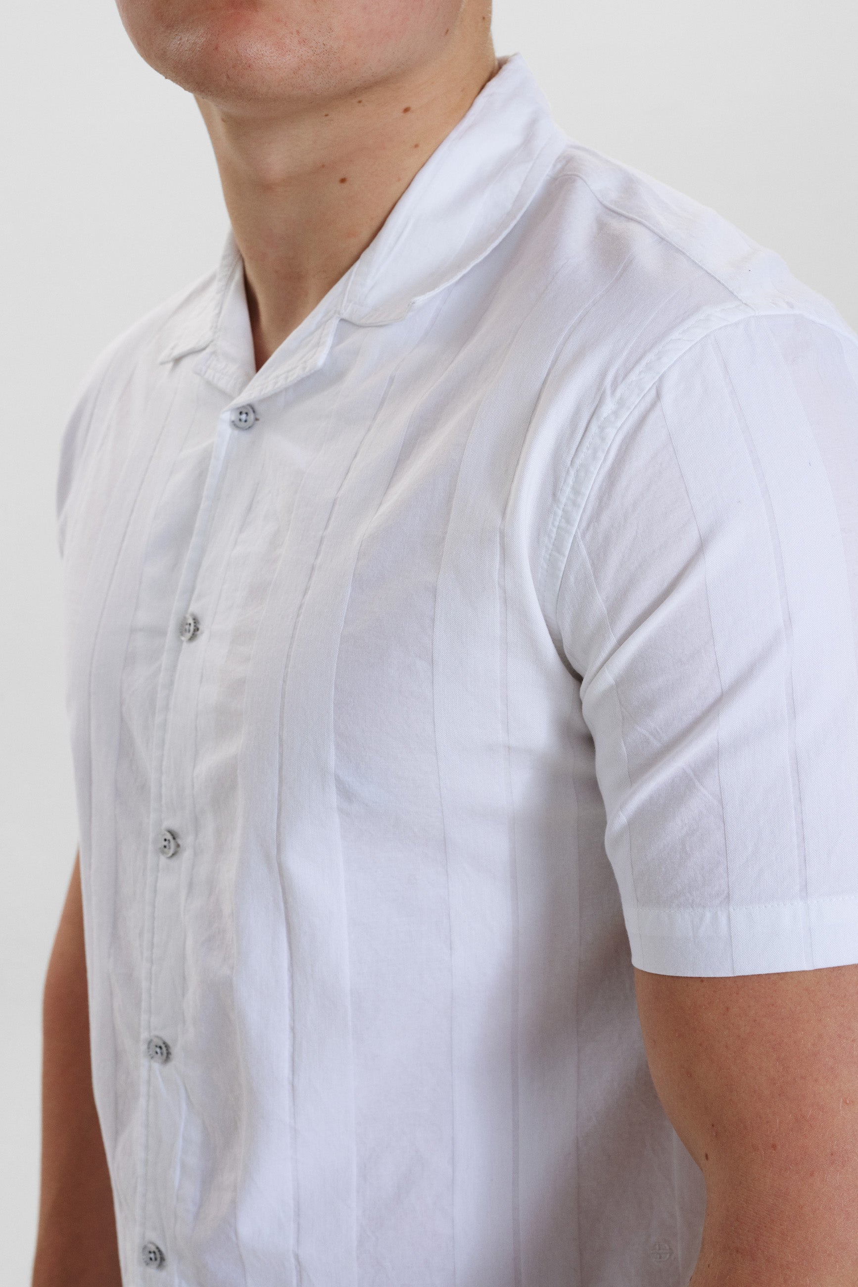 DXNMXRK. DX-Colbert Outlet White