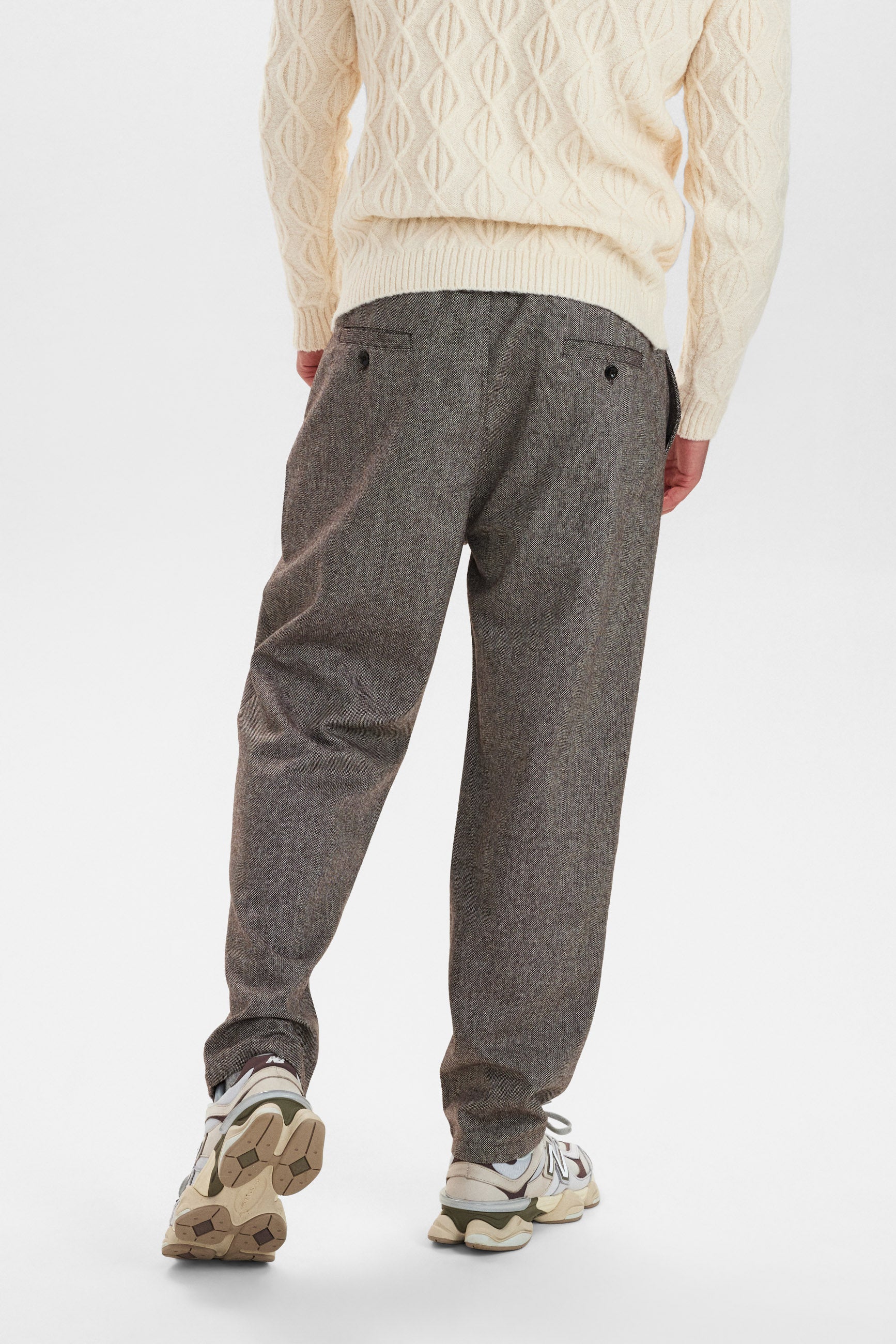 DXNMXRK. DX-Eik Outlet Dark Brown
