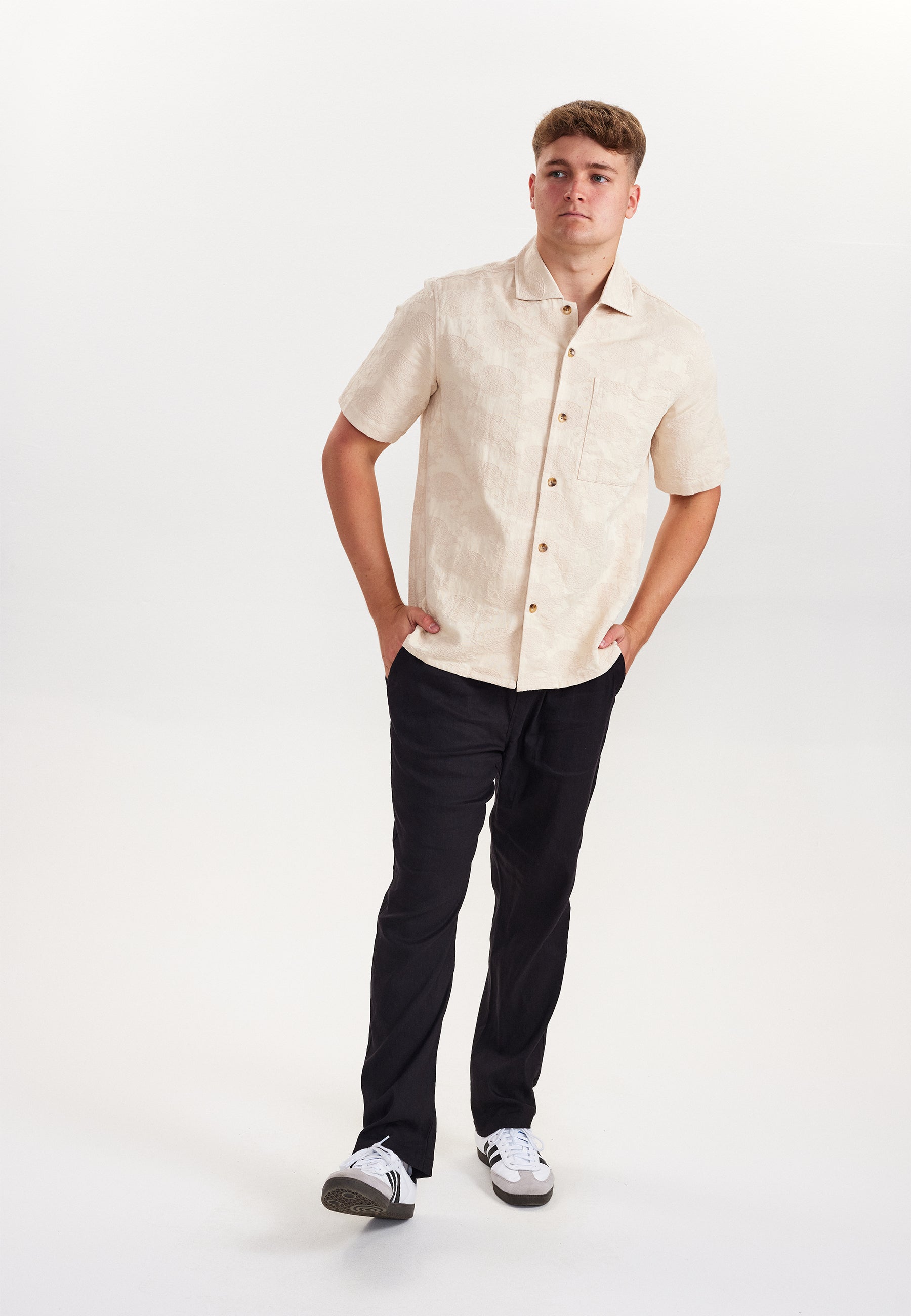 DXNMXRK. DXfaaris Outlet Beige